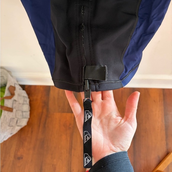 Quiksilver children Blue and Black Swim Shirt - Picture 4 of 5